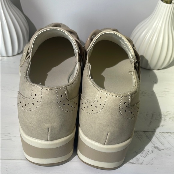 (Sold)DV by Dolce Vita Women's Cream Loafers - Picture 3 of 7